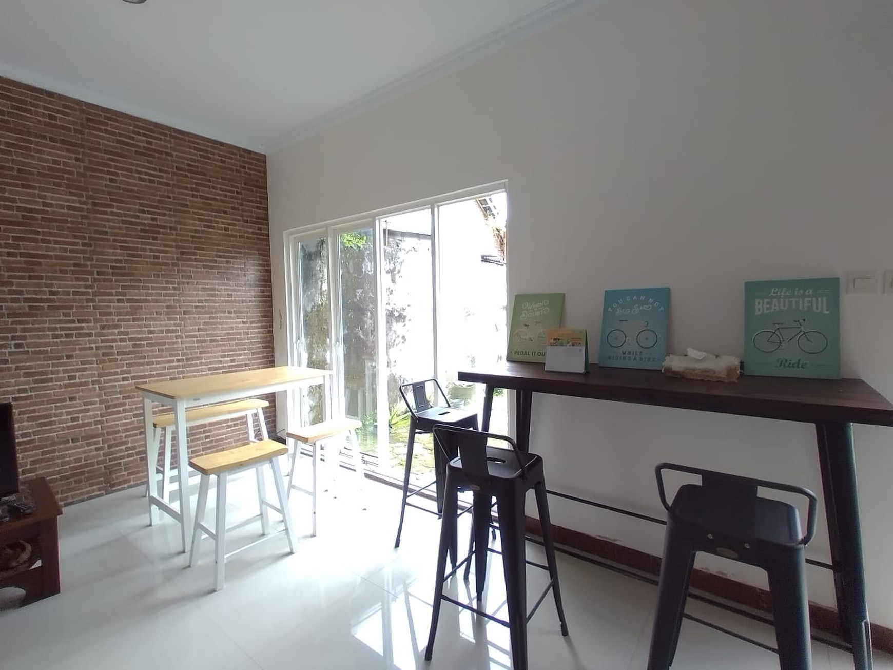 Rumah Tinggal  Furnish 2 Lantai Lokasi Strategis di Daerah Wedomartani Ngemplak Sleman 