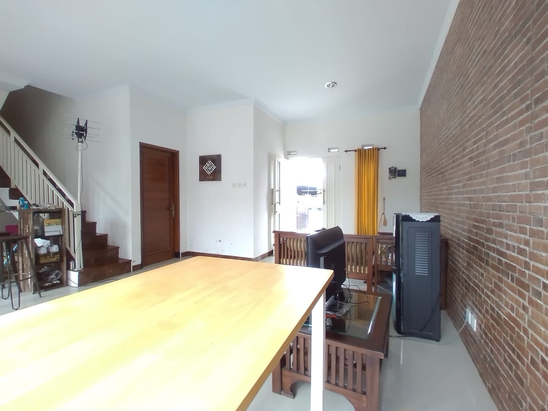 Rumah Tinggal  Furnish 2 Lantai Lokasi Strategis di Daerah Wedomartani Ngemplak Sleman 