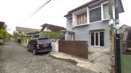 Rumah Tinggal  Furnish 2 Lantai Lokasi Strategis di Daerah Wedomartani Ngemplak Sleman 