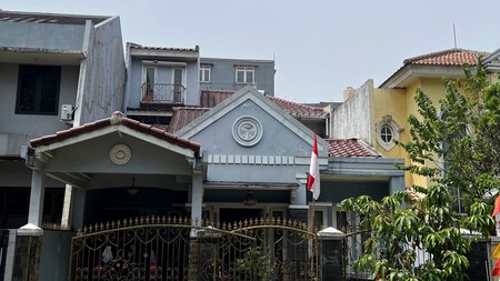 Rumah Nyaman area cluster, lokasi strategis depan taman, Nusa loka BSD, Tangerang Selatan