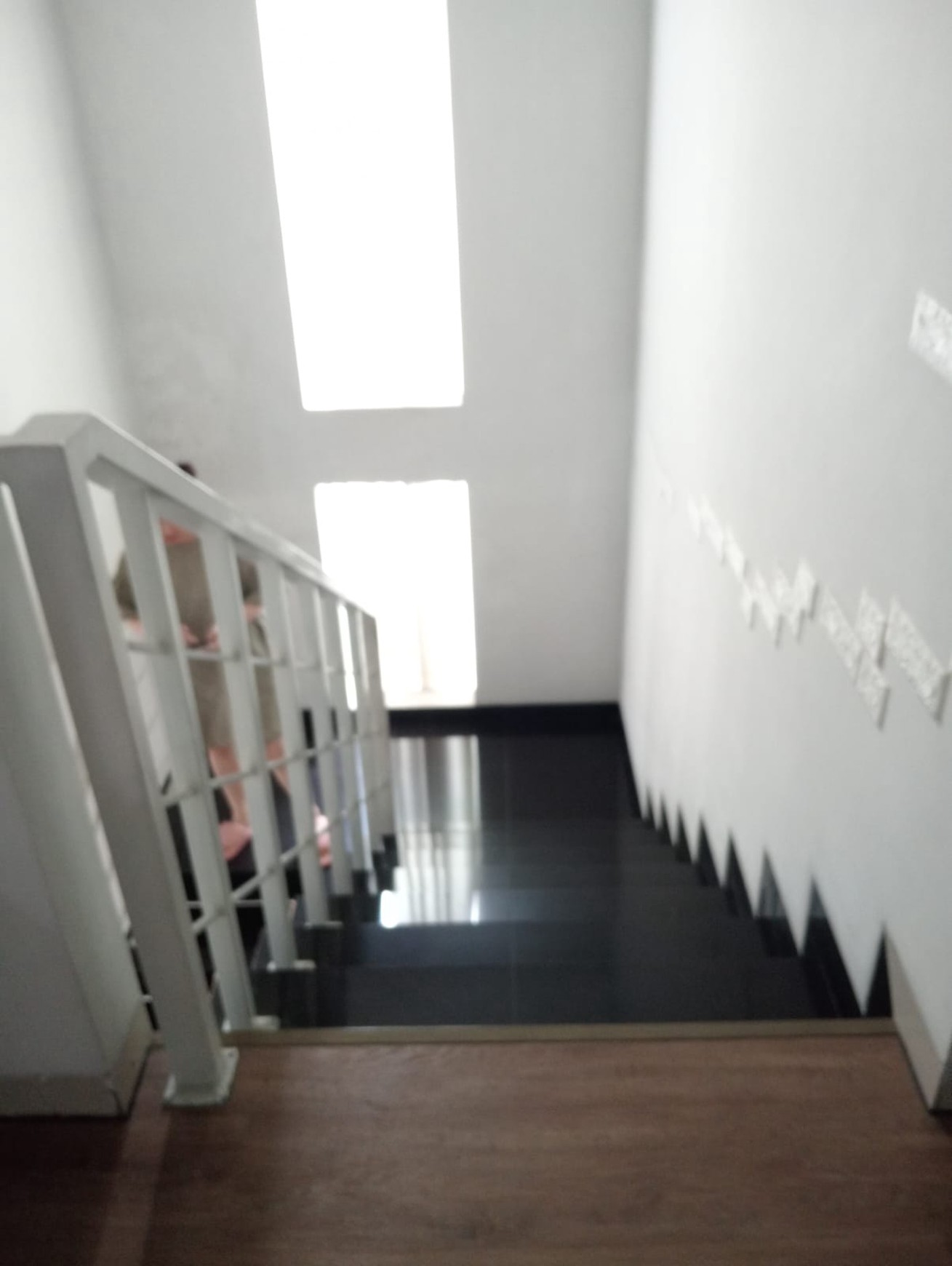 jual cepat rumah strategis siap huni di Taman Holandia Jl. Denhaag  Lippo Karawaci Tangerang Banten