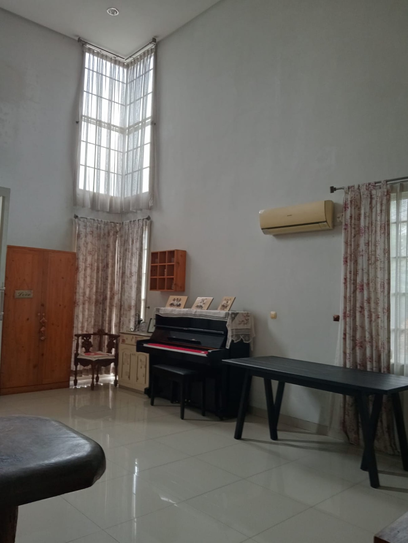 jual cepat rumah strategis siap huni di Taman Holandia Jl. Denhaag  Lippo Karawaci Tangerang Banten