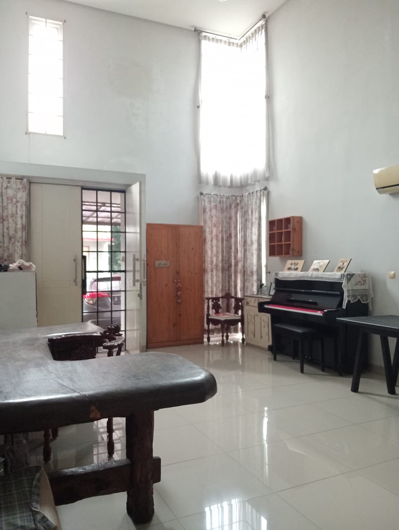 jual cepat rumah strategis siap huni di Taman Holandia Jl. Denhaag  Lippo Karawaci Tangerang Banten