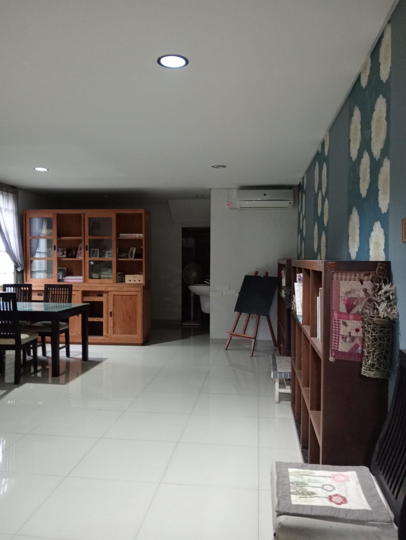 jual cepat rumah strategis siap huni di Taman Holandia Jl. Denhaag  Lippo Karawaci Tangerang Banten