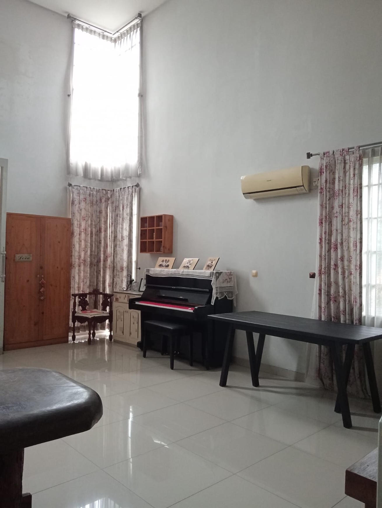 jual cepat rumah strategis siap huni di Taman Holandia Jl. Denhaag  Lippo Karawaci Tangerang Banten