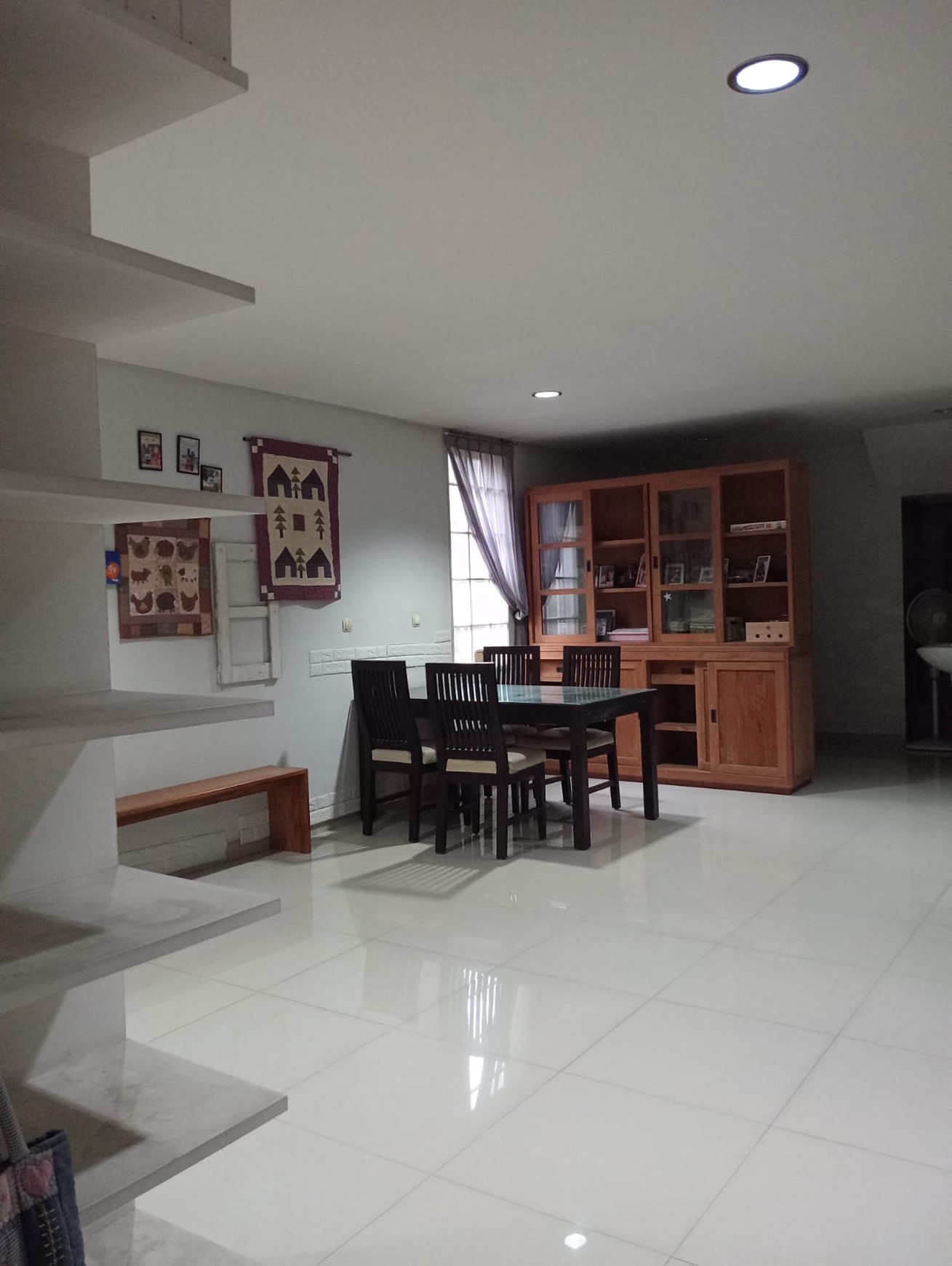jual cepat rumah strategis siap huni di Taman Holandia Jl. Denhaag  Lippo Karawaci Tangerang Banten