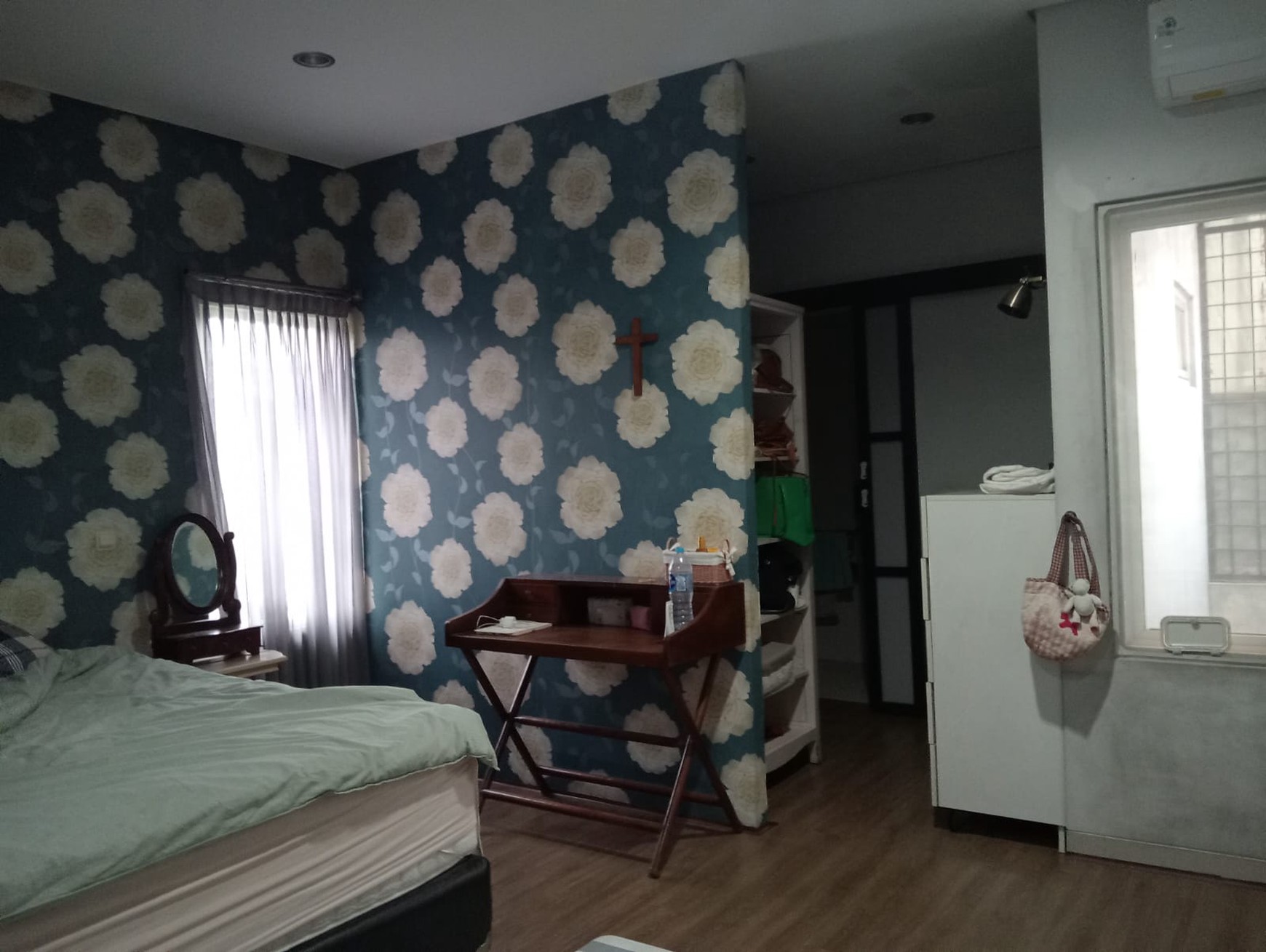 jual cepat rumah strategis siap huni di Taman Holandia Jl. Denhaag  Lippo Karawaci Tangerang Banten