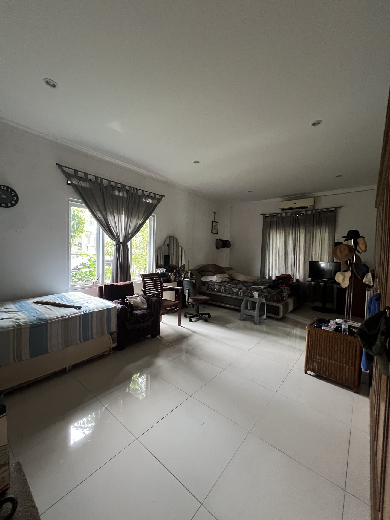 Rumah Sudut Luas, Nyaman, pemandangan pepohonan, Jarang ada, Nusa Loka, BSD