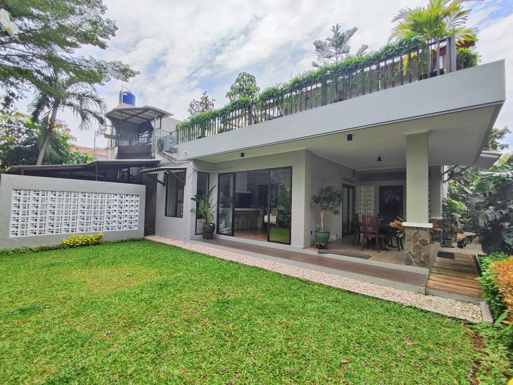 Rumah Asri dan Nyaman di Rempoa Tangerang Selatan