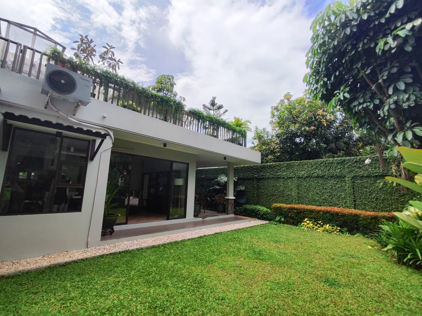 Rumah Asri dan Nyaman di Rempoa Tangerang Selatan
