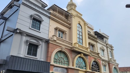 Ruko Siap Pakai dan Lokasi Strategis Pinggir Jalan Raya 4 Lantai @Jakarta Selatan