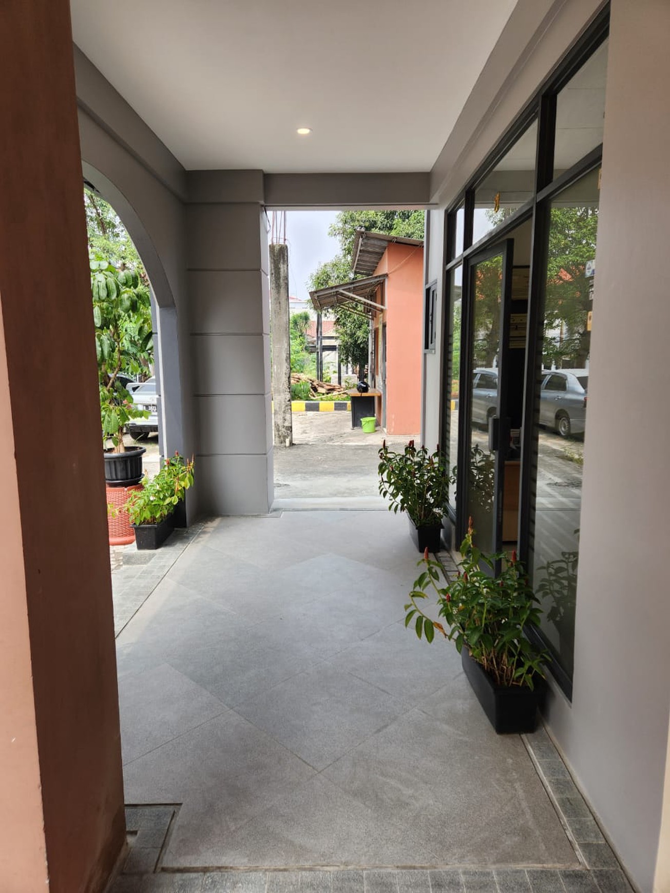 Ruko Siap Pakai dan Lokasi Strategis Pinggir Jalan Raya 4 Lantai @Jakarta Selatan