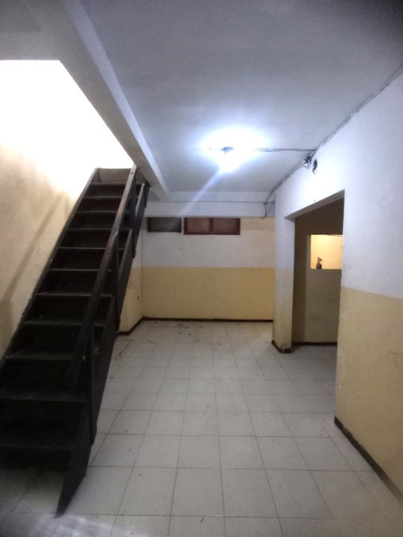 DiSewakan Rumah di Kedungdoro,selangkah ke jl Arjuna