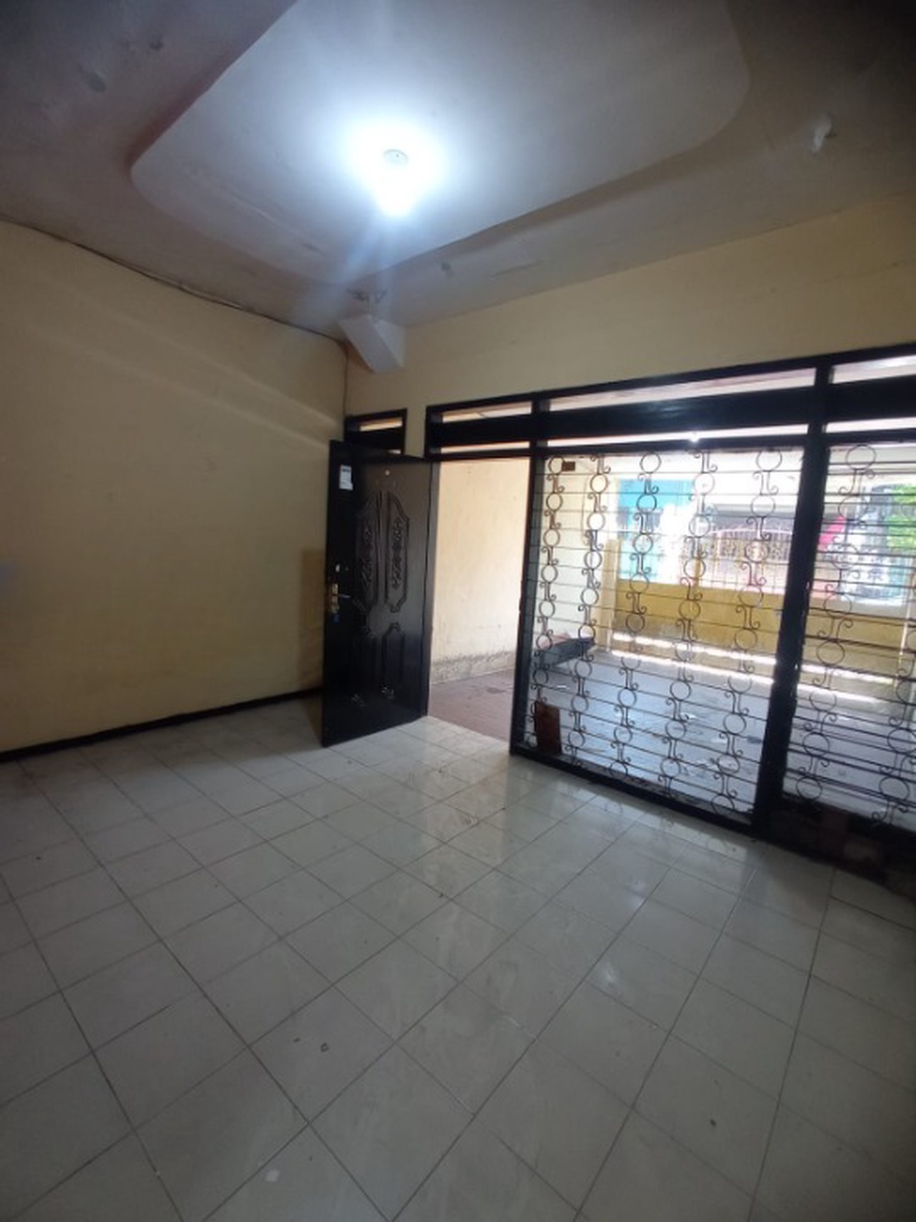 DiSewakan Rumah di Kedungdoro,selangkah ke jl Arjuna