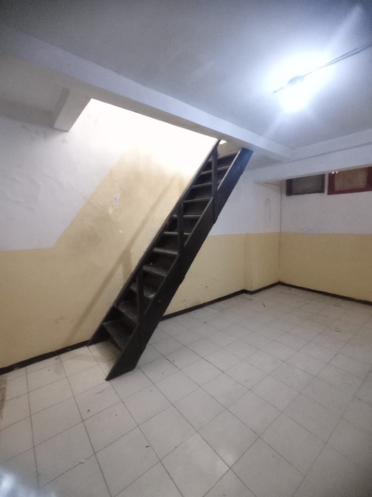 DiSewakan Rumah di Kedungdoro,selangkah ke jl Arjuna