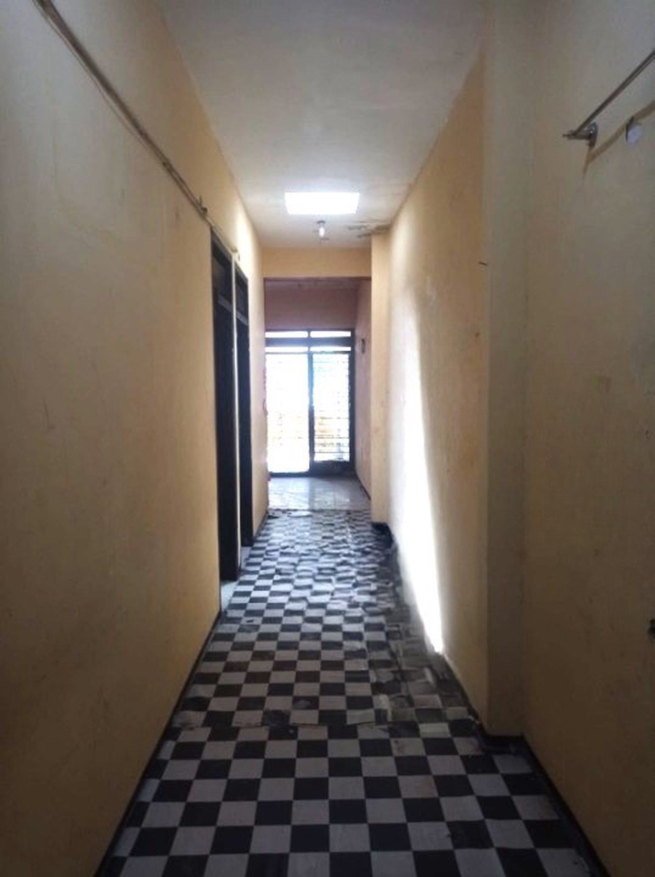 DiSewakan Rumah di Kedungdoro,selangkah ke jl Arjuna