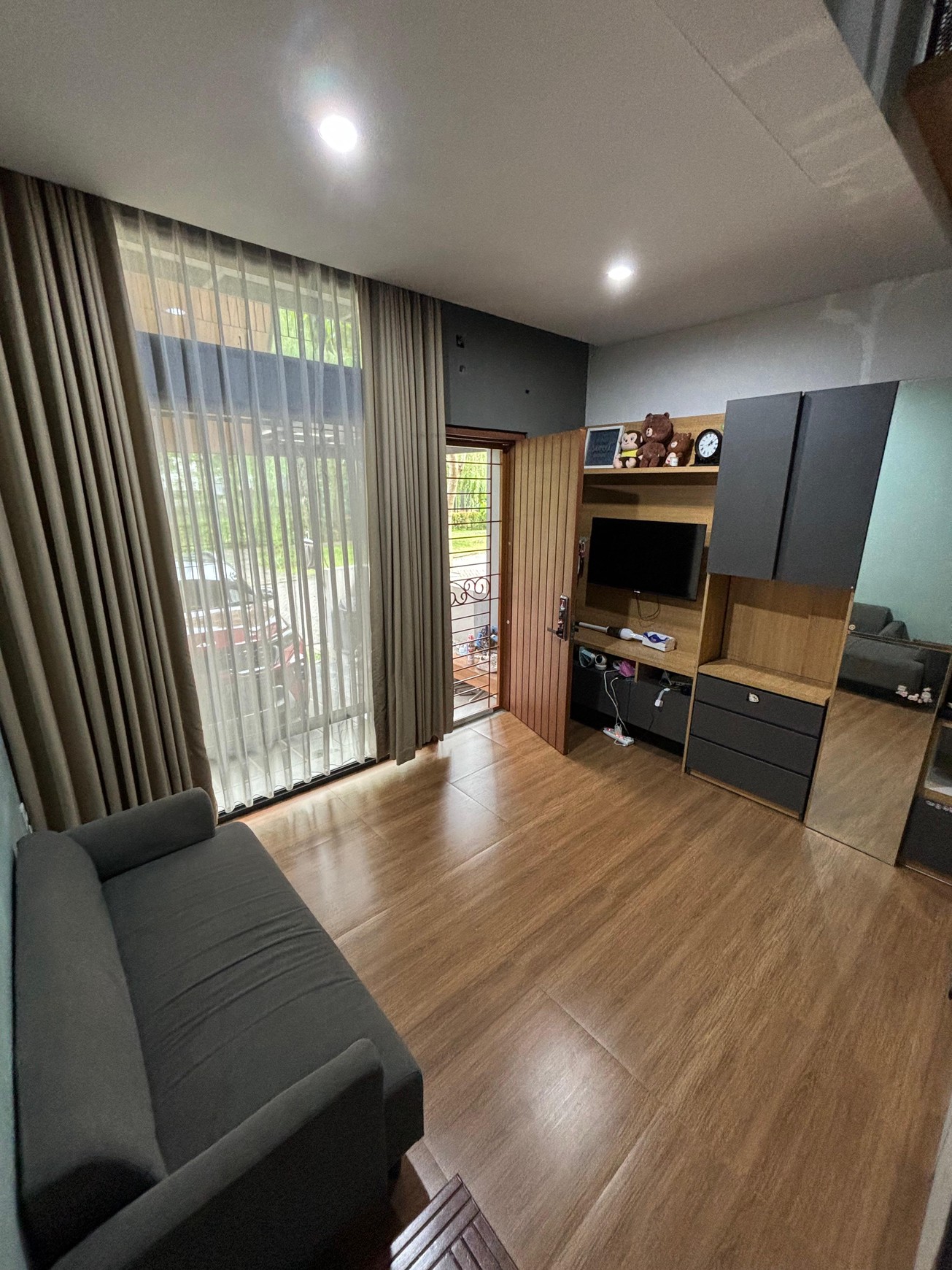 Rumah Minimalis di Fleek Hauz BSD City