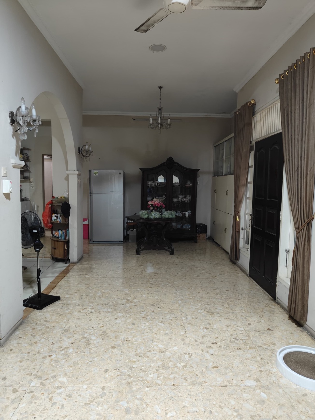 Flash Sale. Rumah luas Villa Melati Mas Serpong, posisi pinggir jln raya..