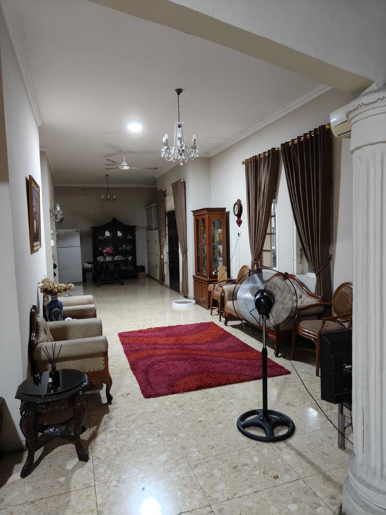 Flash Sale. Rumah luas Villa Melati Mas Serpong, posisi pinggir jln raya..
