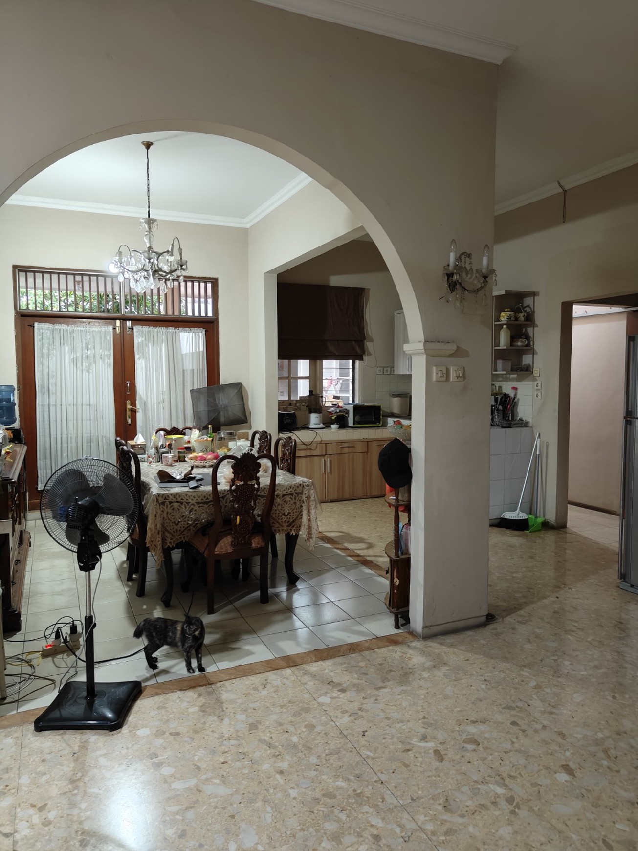 Flash Sale. Rumah luas Villa Melati Mas Serpong, posisi pinggir jln raya..