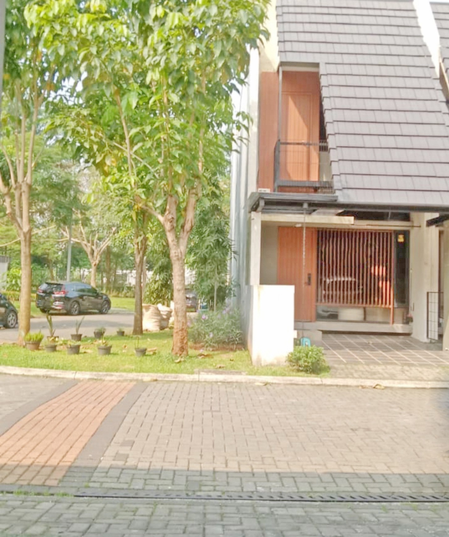 Rumah Minimalis di Fleek Hauz BSD City