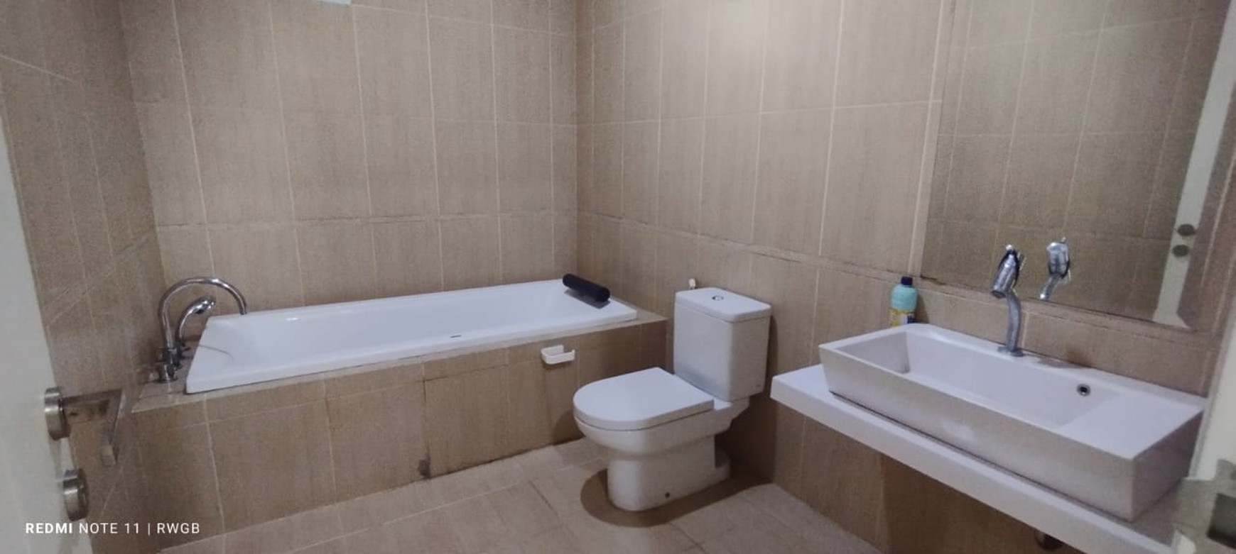 disewa rumah strategis tengah kota jarang ada, kondidi rapih terawat, siap huni de park cluster cajuputy bsd city