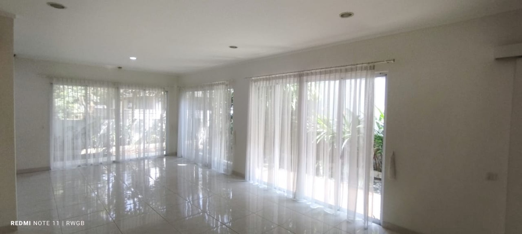 disewa rumah strategis tengah kota jarang ada, kondidi rapih terawat, siap huni de park cluster cajuputy bsd city