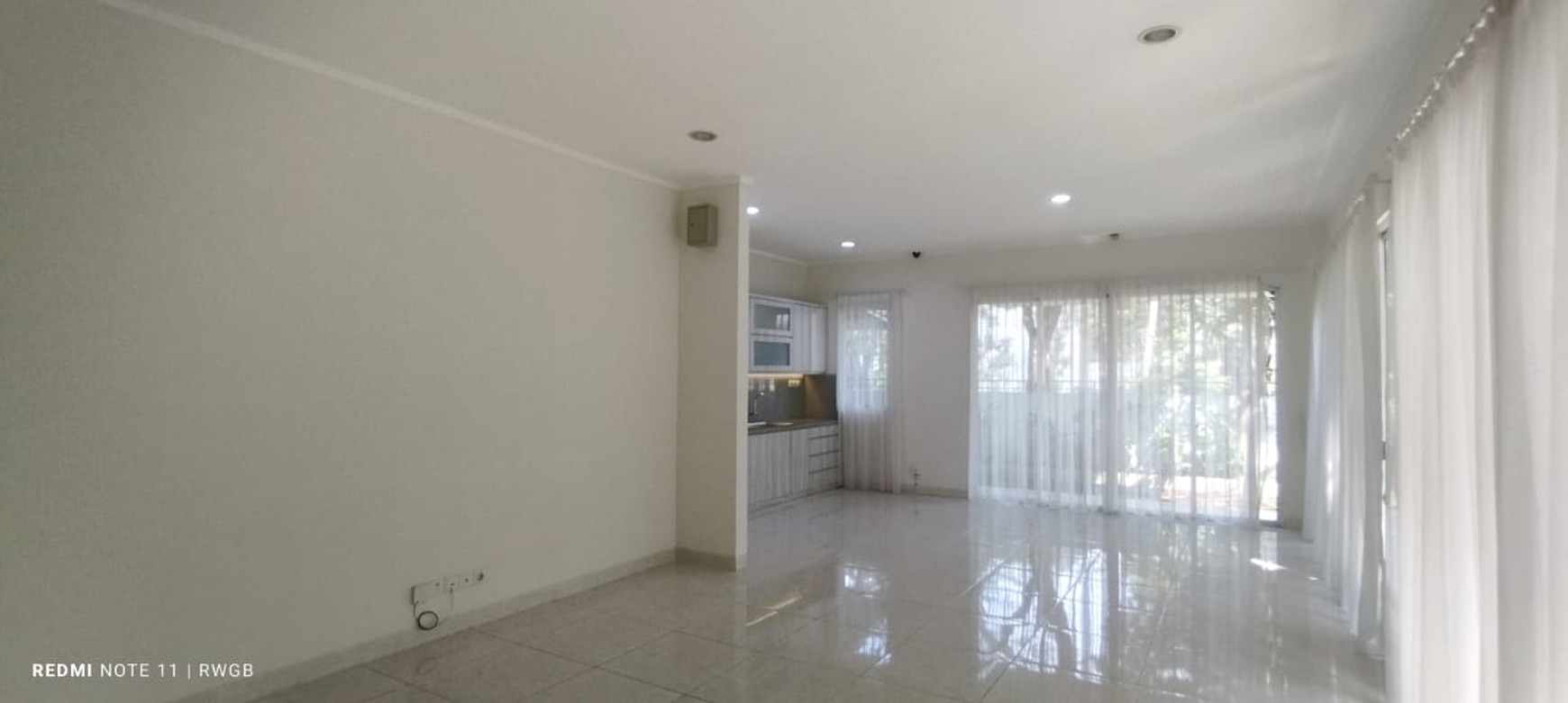 disewa rumah strategis tengah kota jarang ada, kondidi rapih terawat, siap huni de park cluster cajuputy bsd city