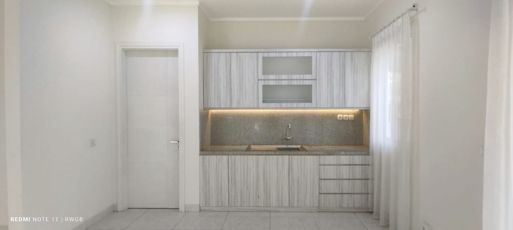 disewa rumah strategis tengah kota jarang ada, kondidi rapih terawat, siap huni de park cluster cajuputy bsd city