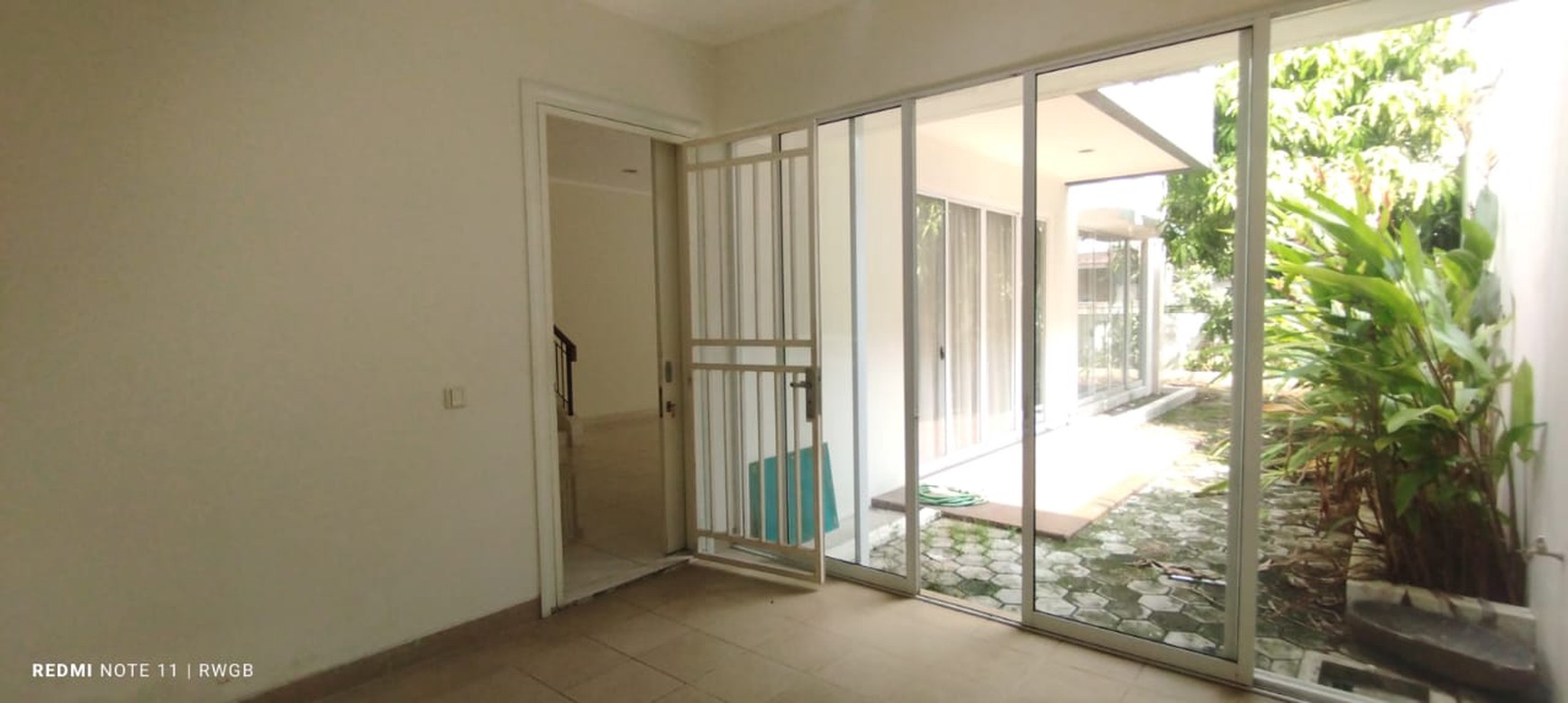 disewa rumah strategis tengah kota jarang ada, kondidi rapih terawat, siap huni de park cluster cajuputy bsd city