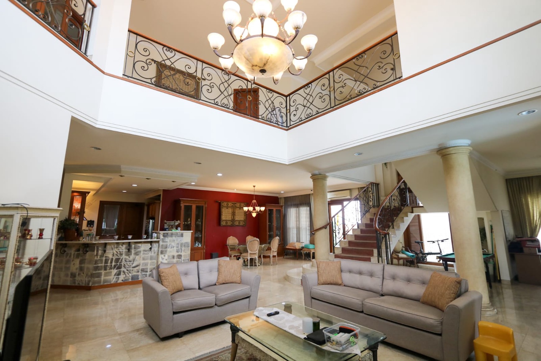 Rumah Klasik Mewah di Kawasan Elite Pondok Indah, Dekat Cilandak, Kebayoranbaru, Kemang