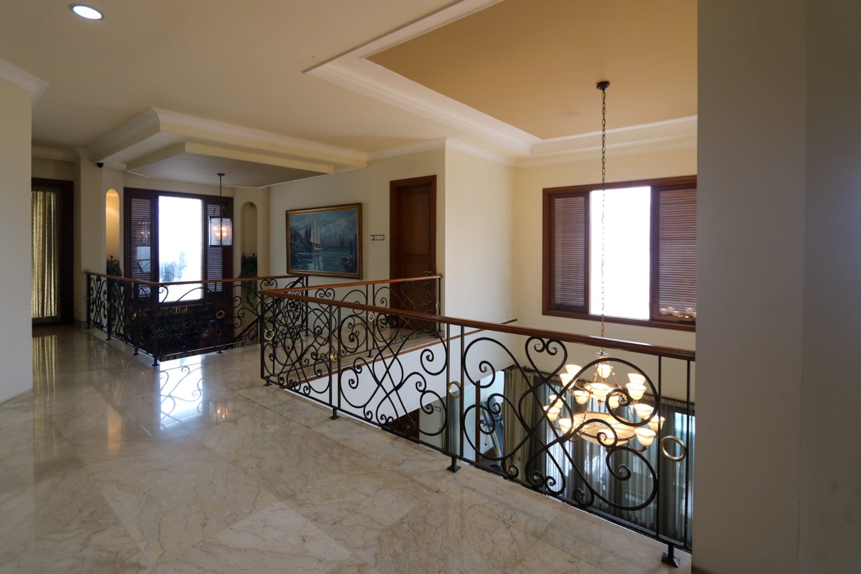 Rumah Klasik Mewah di Kawasan Elite Pondok Indah, Dekat Cilandak, Kebayoranbaru, Kemang