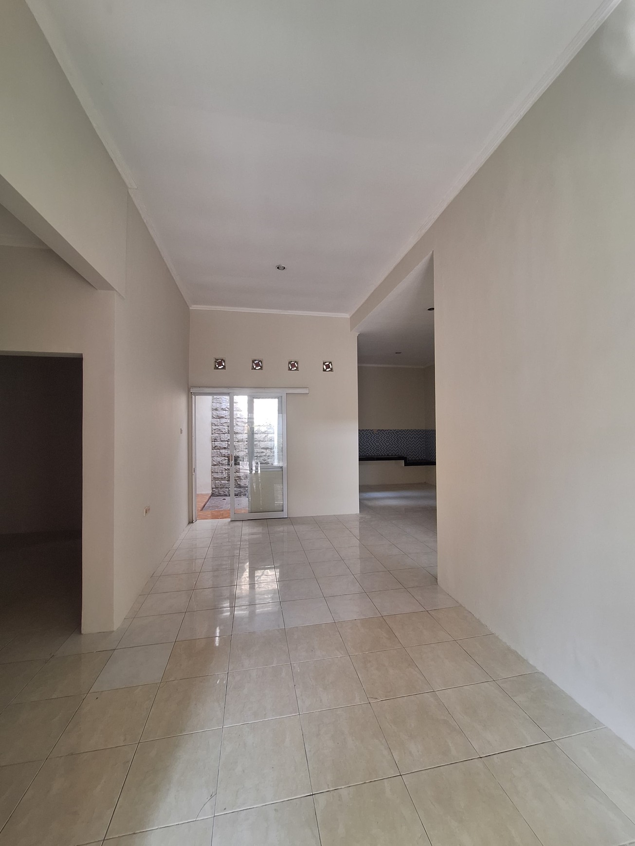 MURAH Disewakan Rumah Bukit Palma Citraland Surabaya Cantik 4 Kamar Tidur Siap Huni dekat Sekolah Citra Berkat , SUPERINDO