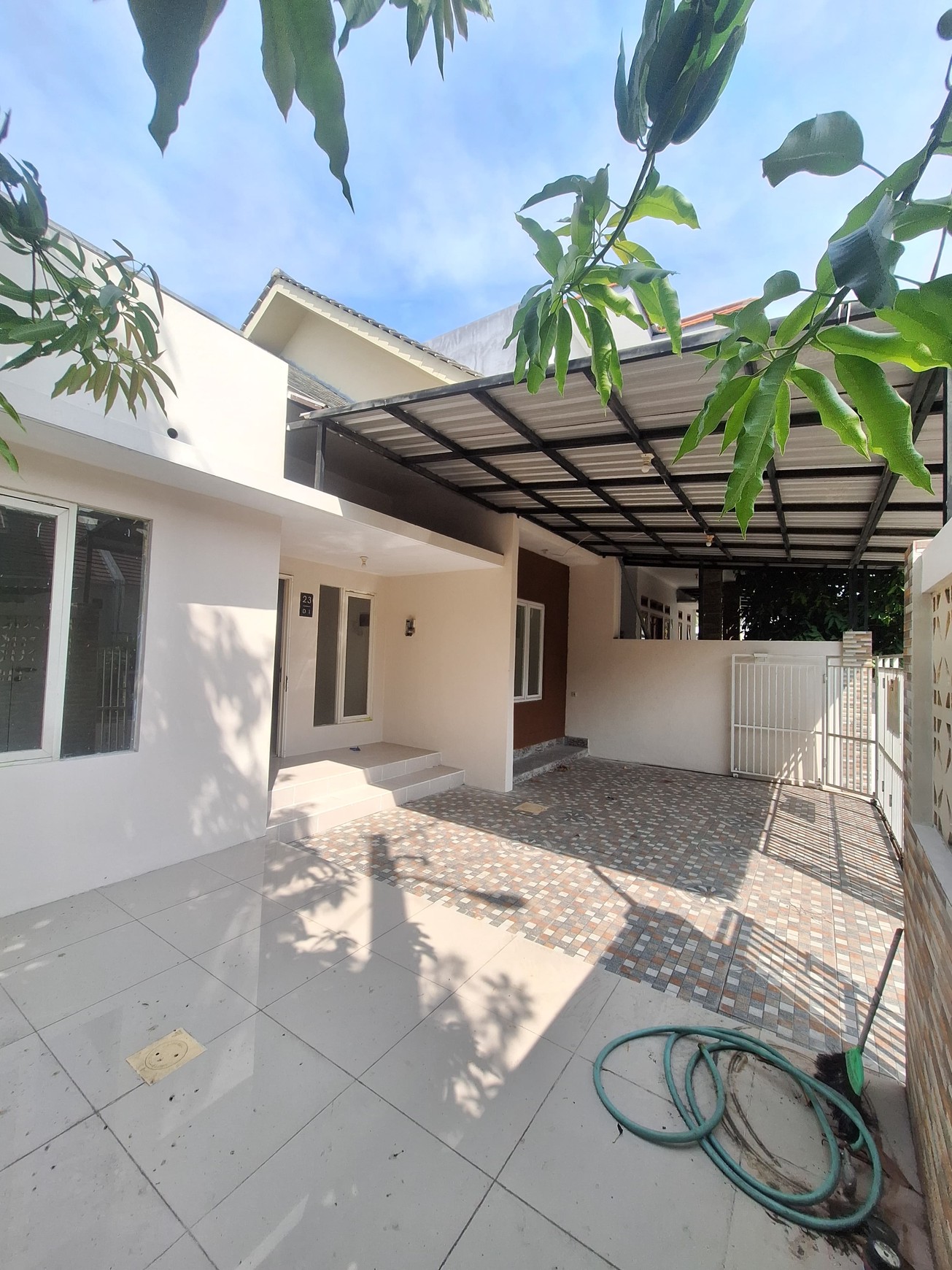 MURAH Disewakan Rumah Bukit Palma Citraland Surabaya Cantik 4 Kamar Tidur Siap Huni dekat Sekolah Citra Berkat , SUPERINDO