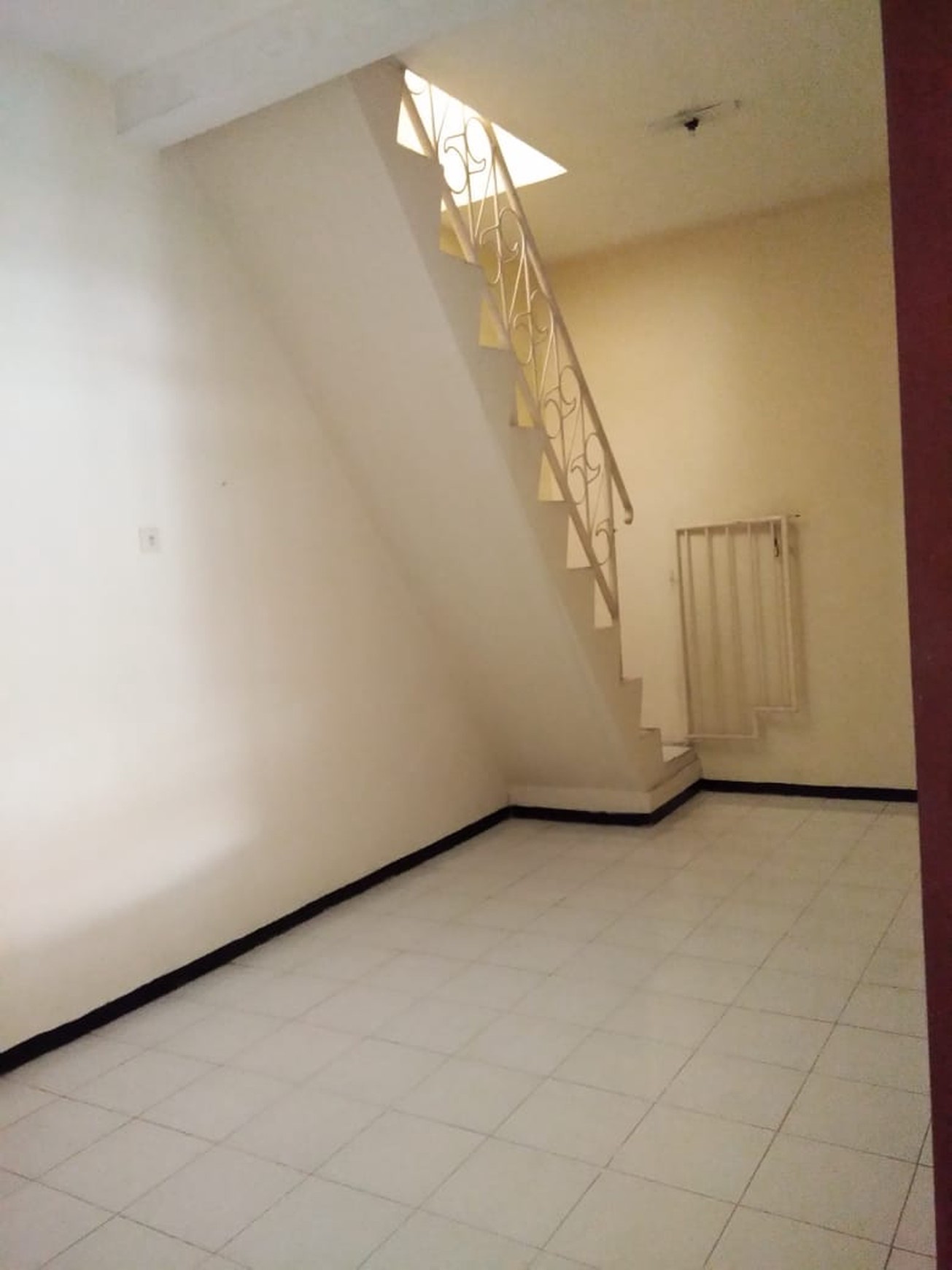 MURAH Rp. 900 juta Dijual Rumah Pondok Tjandra Jambu dekat Akses TOL, Sekolah Petra