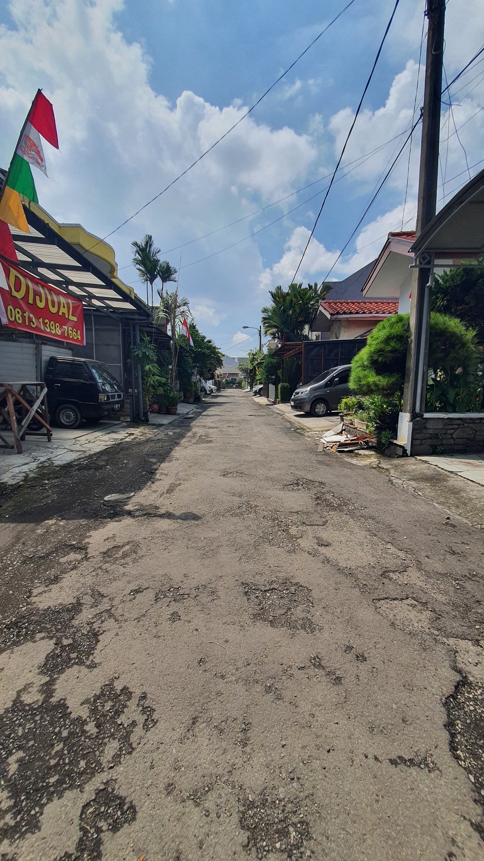 Rumah Bagus di Komplek Elit Taman Sakura Bandung Harga Menarik