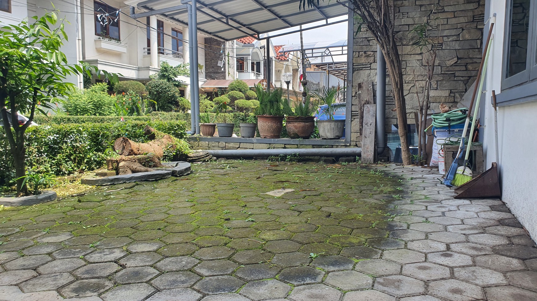 Rumah Bagus di Komplek Elit Taman Sakura Bandung Harga Menarik