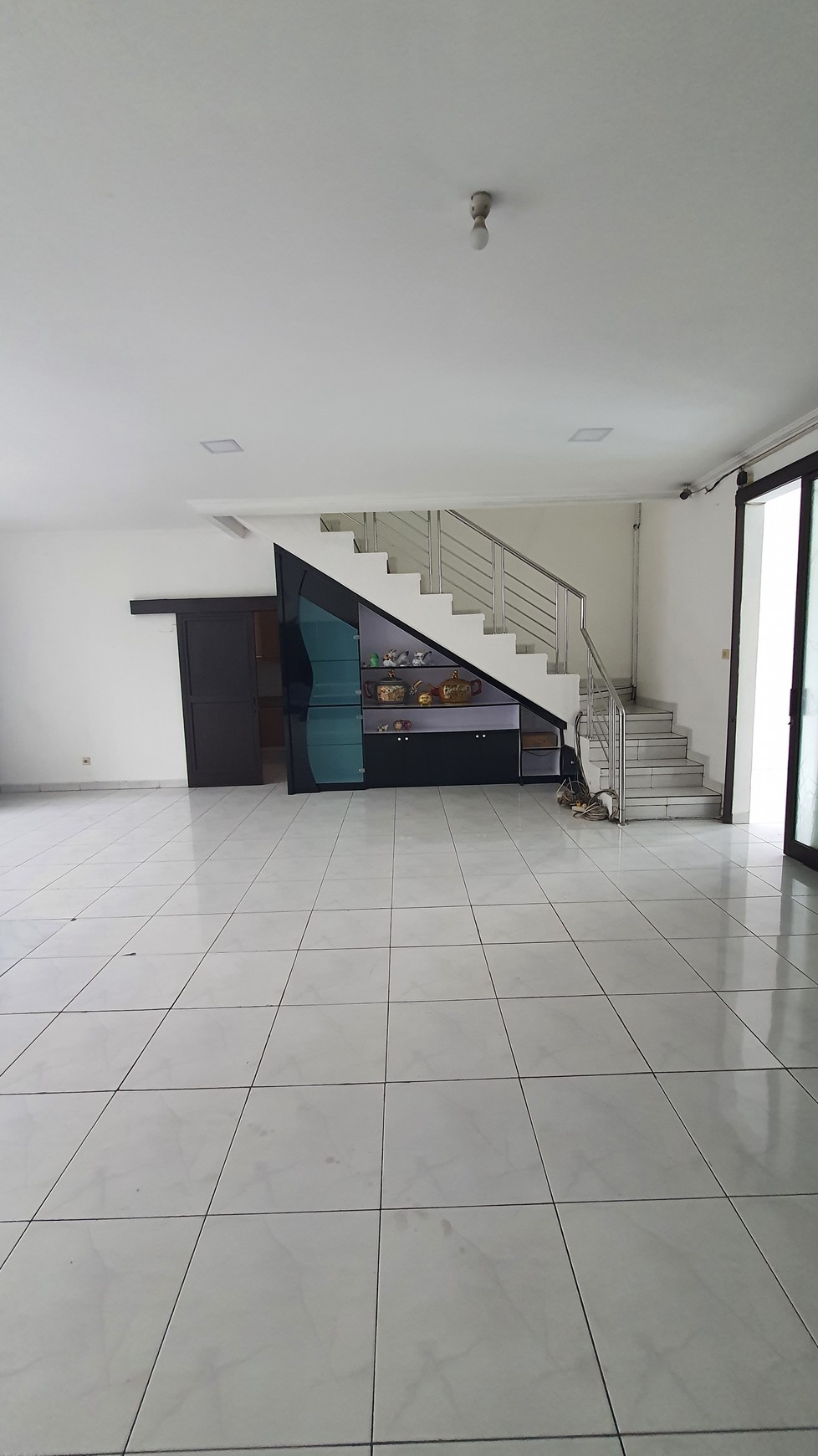 Rumah Bagus di Komplek Elit Taman Sakura Bandung Harga Menarik