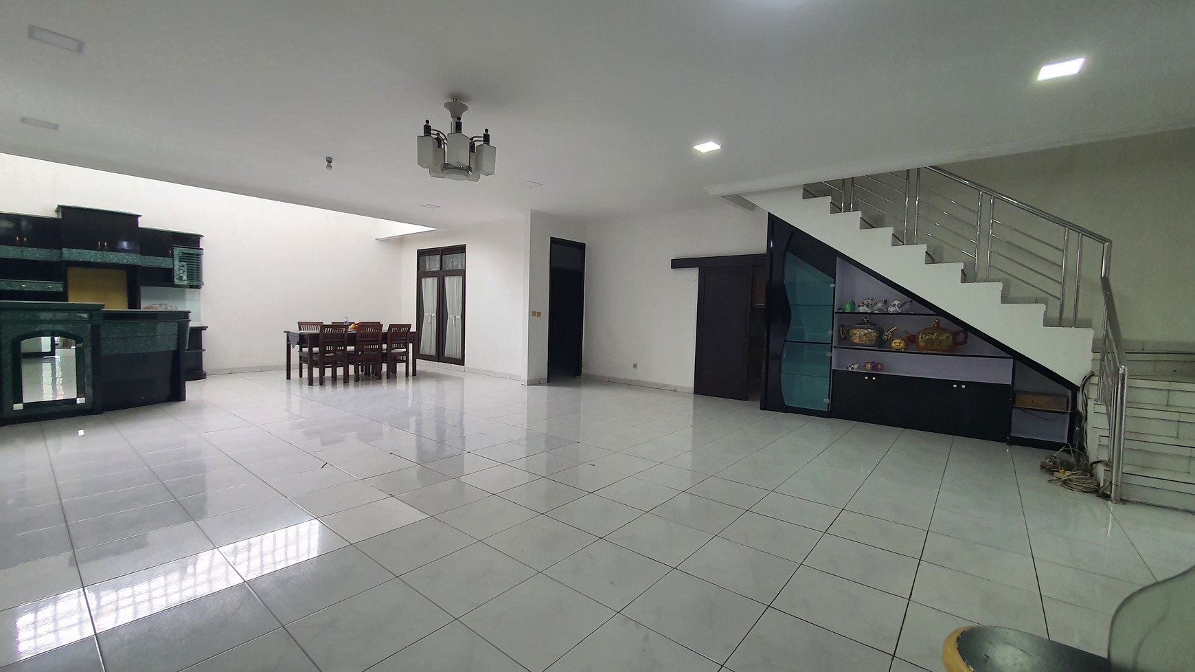Rumah Bagus di Komplek Elit Taman Sakura Bandung Harga Menarik