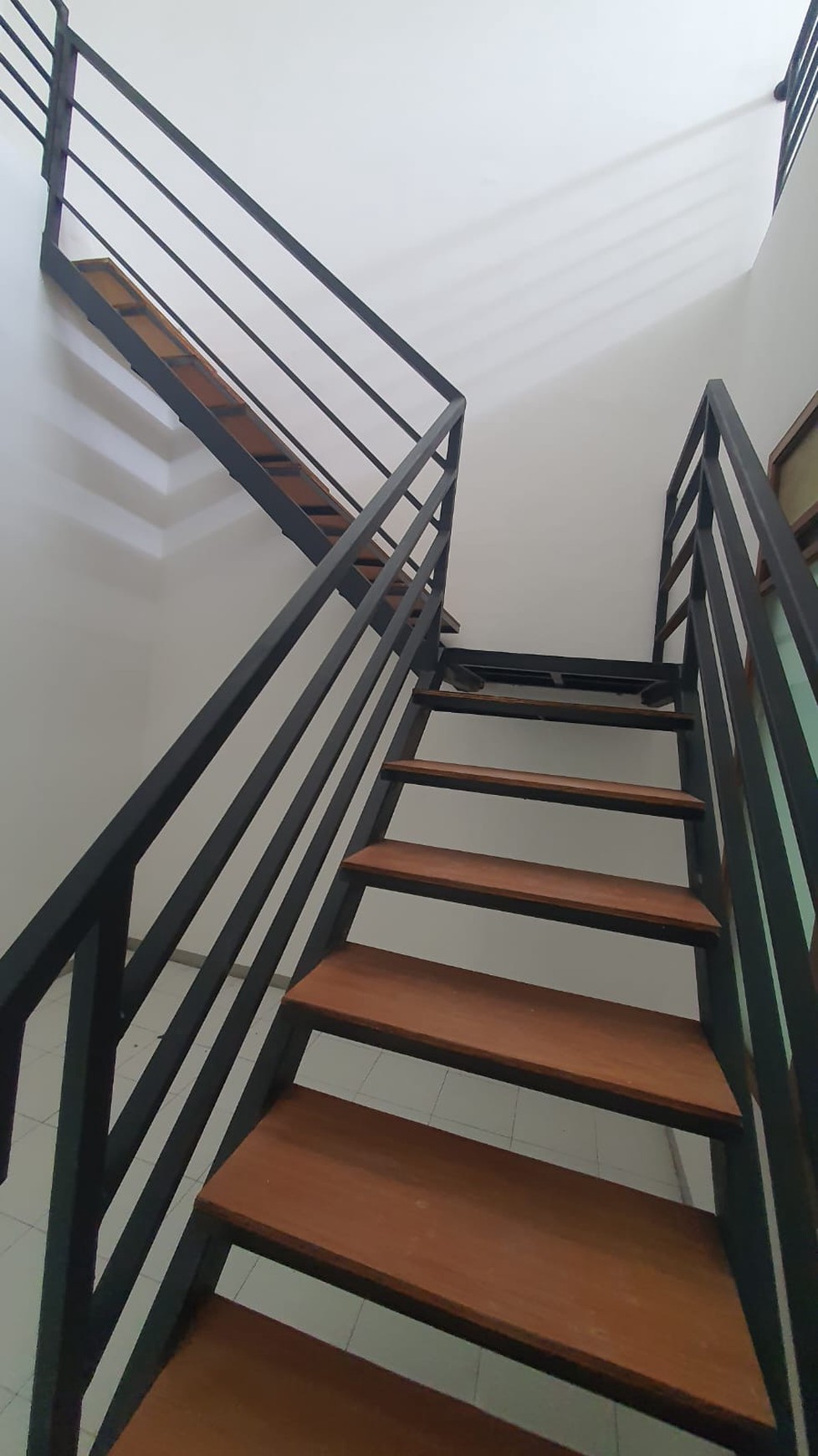Rumah Bagus Baru Renov Di Taman Holis Indah
