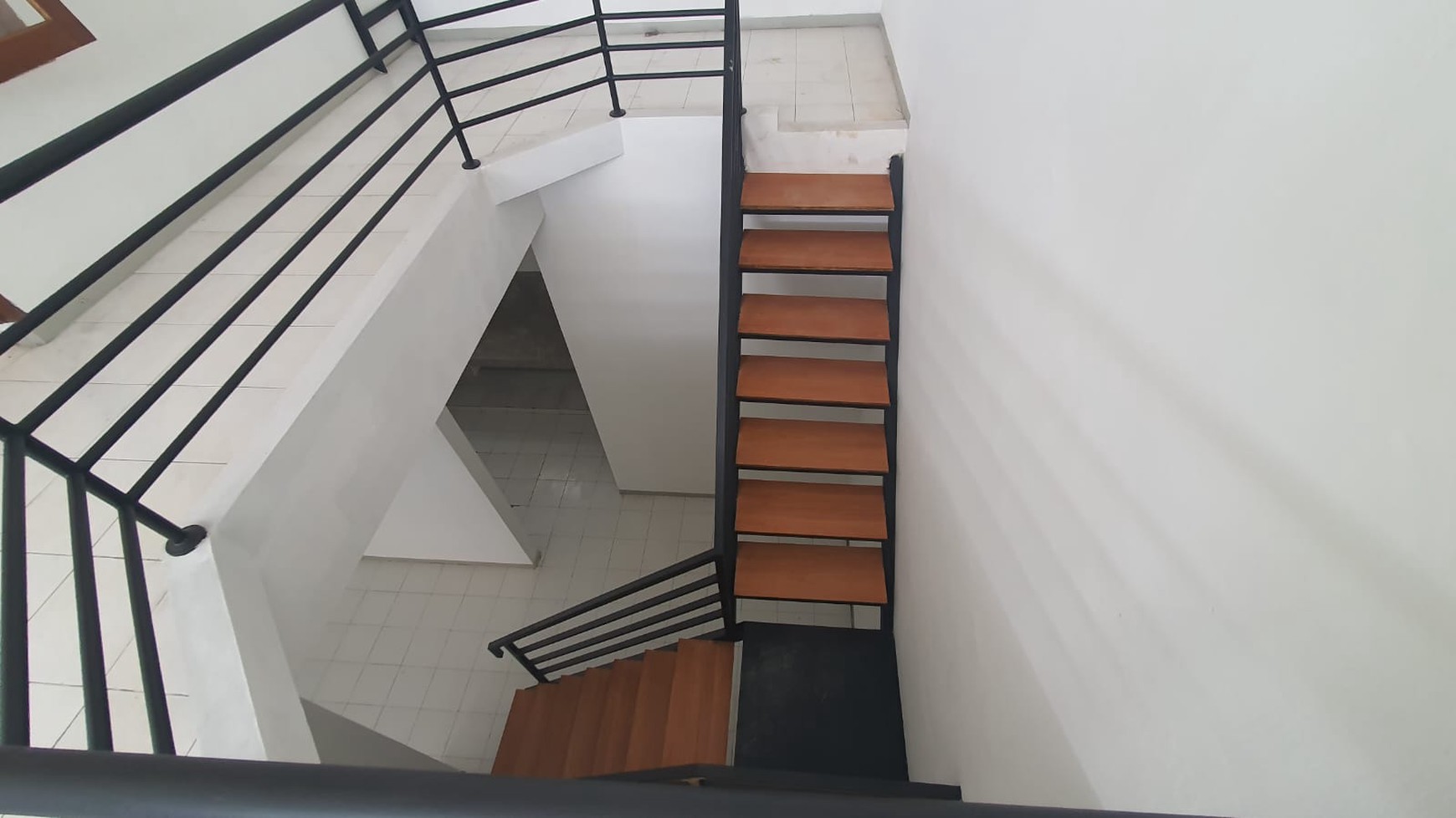 Rumah Bagus Baru Renov Di Taman Holis Indah