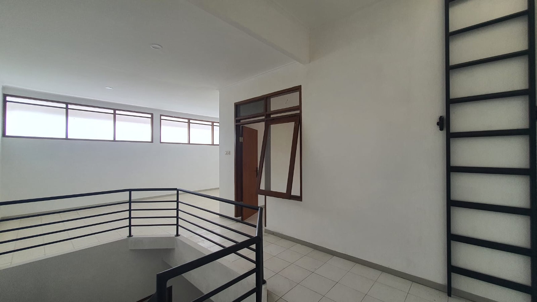 Rumah Bagus Baru Renov Di Taman Holis Indah