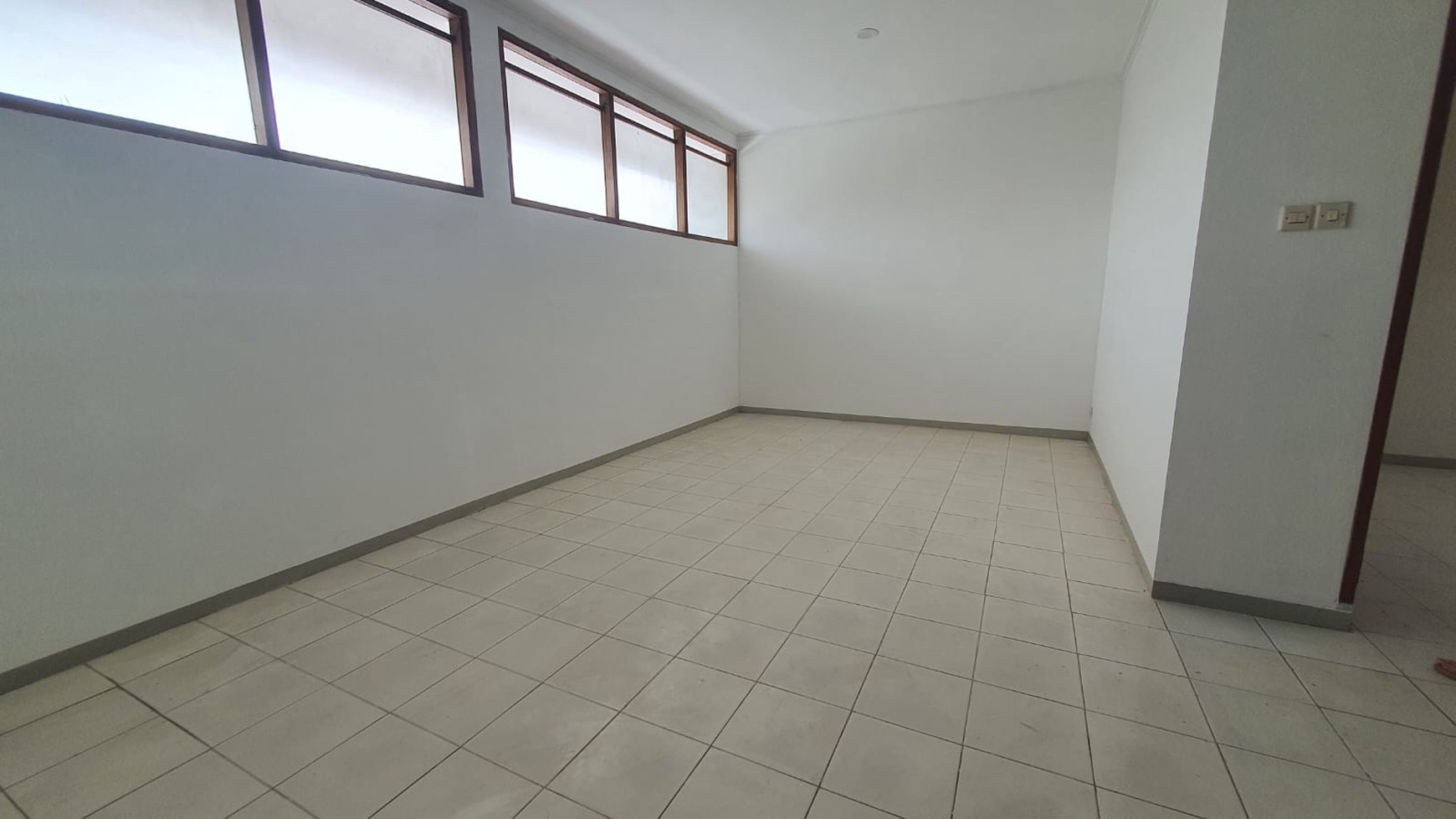 Rumah Bagus Baru Renov Di Taman Holis Indah