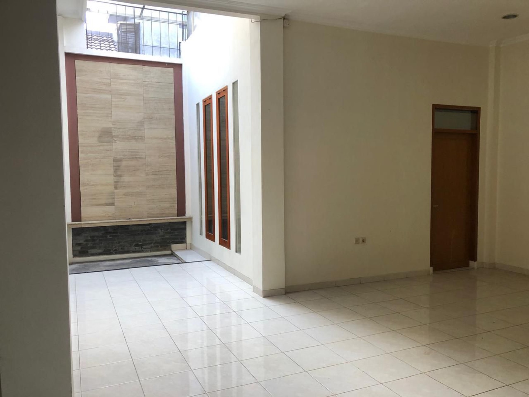 Rumah Siap Huni di Taman Holis Indah