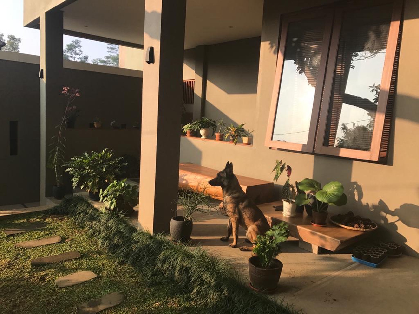 Villa Mewah di Bandung - Sersan Bajuri,  Terawat, Siap huni, Strategis di Komplek Resto Kampung Daun
