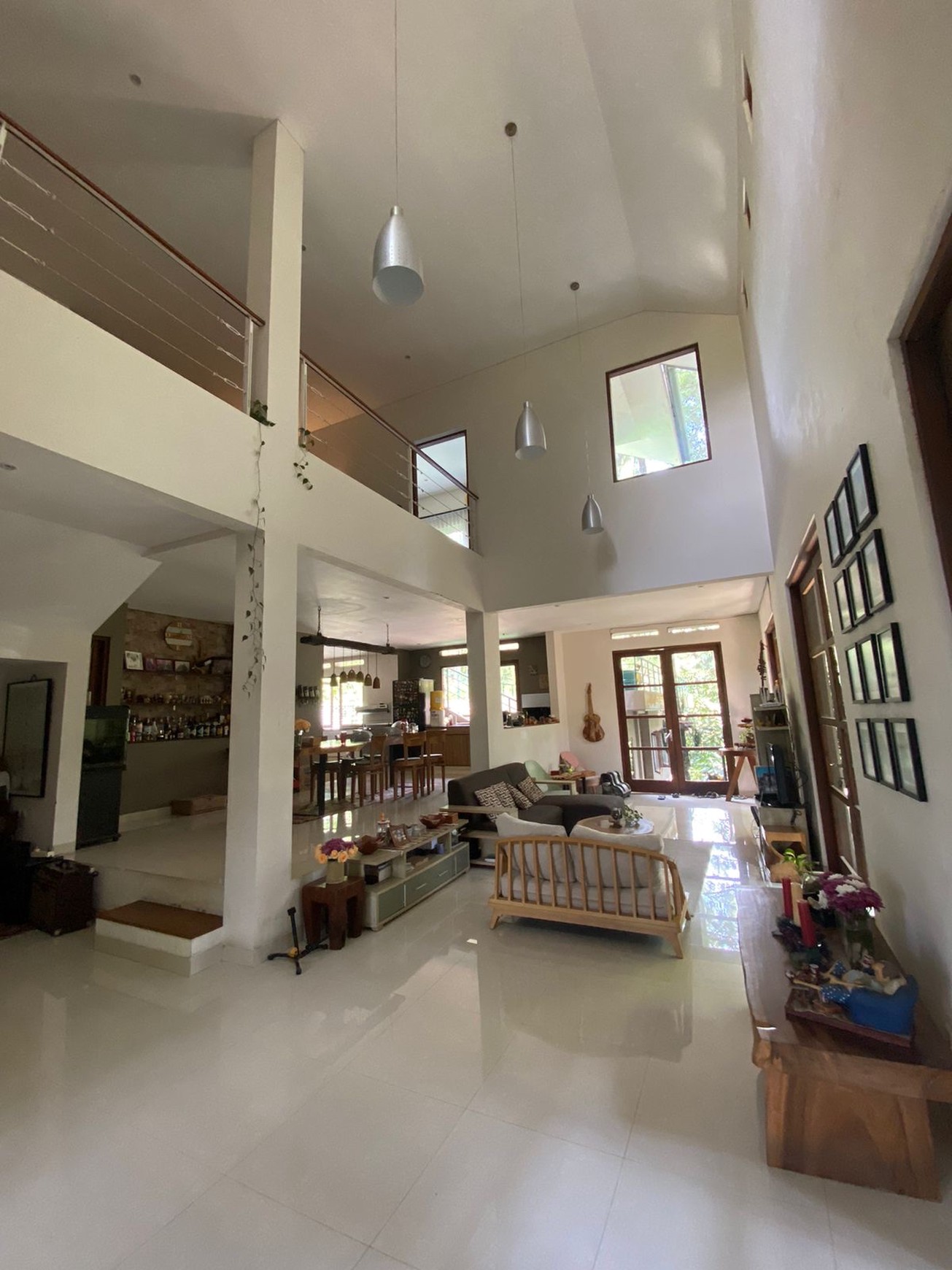 Villa Mewah di Bandung - Sersan Bajuri,  Terawat, Siap huni, Strategis di Komplek Resto Kampung Daun
