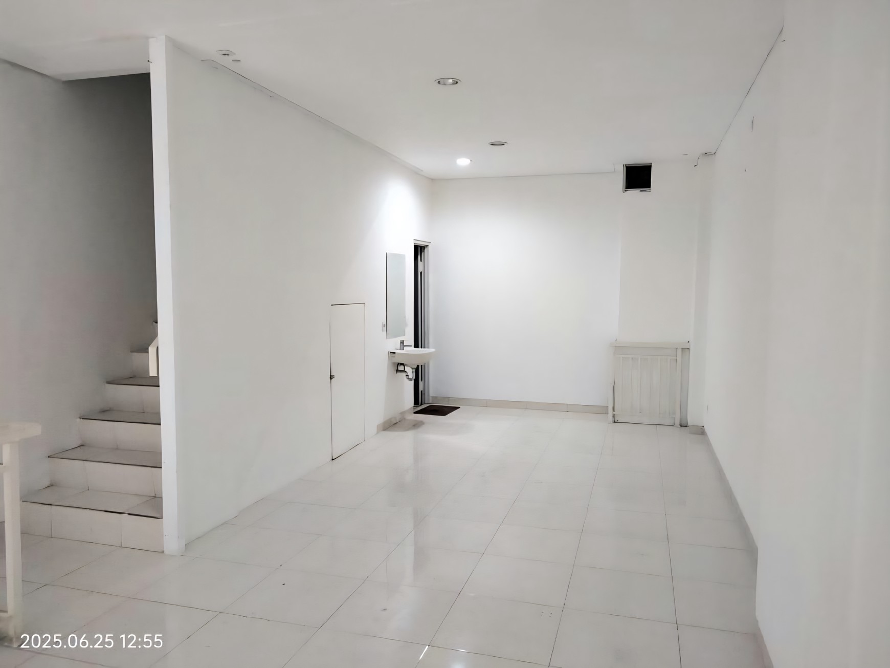 Dijual Ruko Mozia The Piazza BSD Tangerang Selatan, 3 Lantai, Rapih Siap Pakai