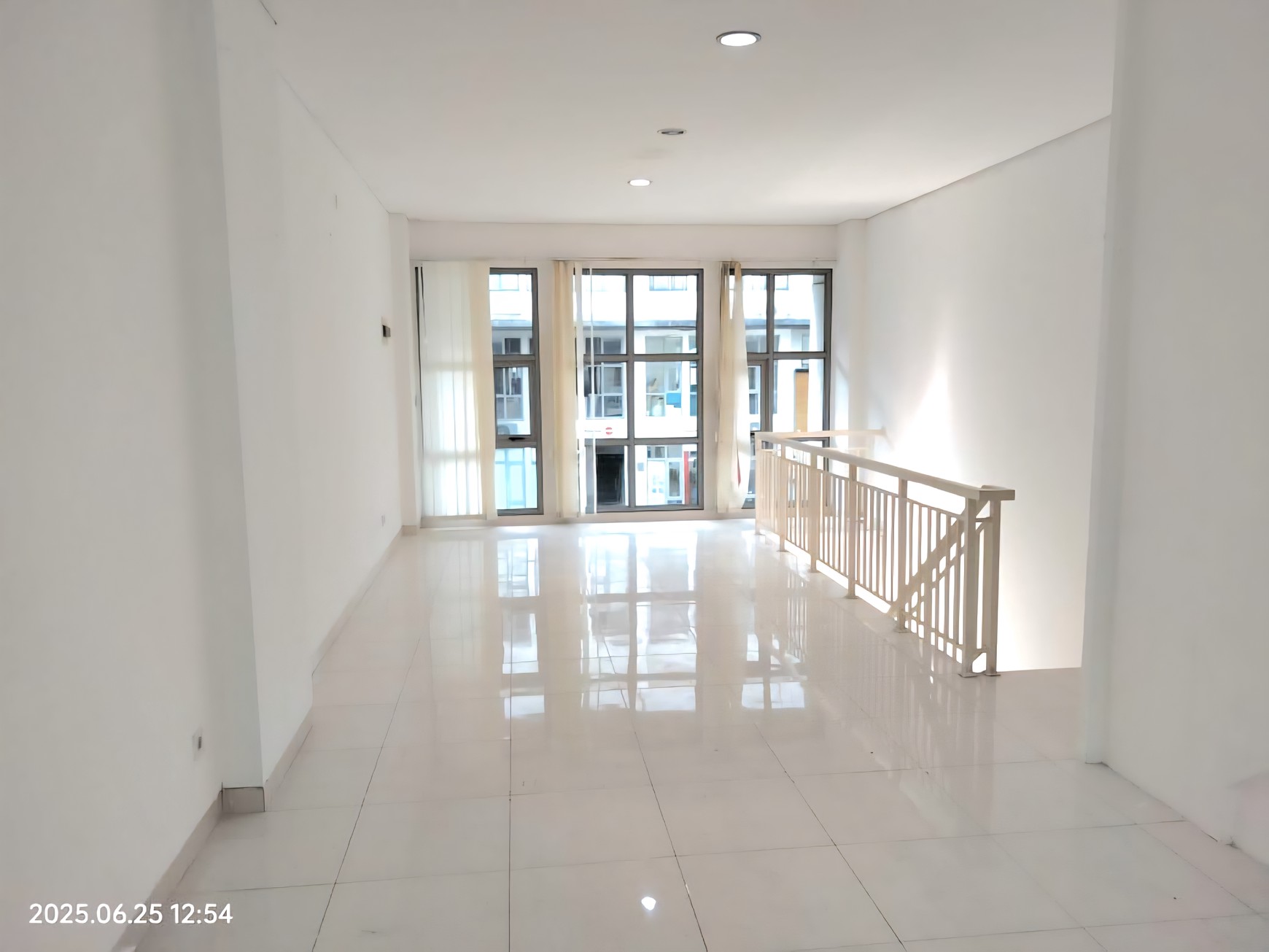 Dijual Ruko Mozia The Piazza BSD Tangerang Selatan, 3 Lantai, Rapih Siap Pakai