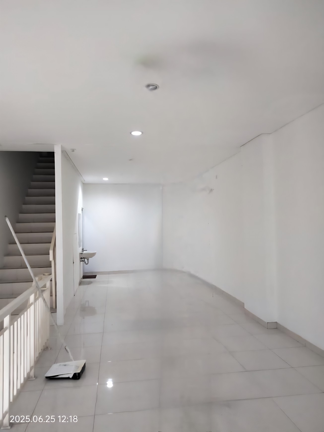 Dijual Ruko Mozia The Piazza BSD Tangerang Selatan, 3 Lantai, Rapih Siap Pakai