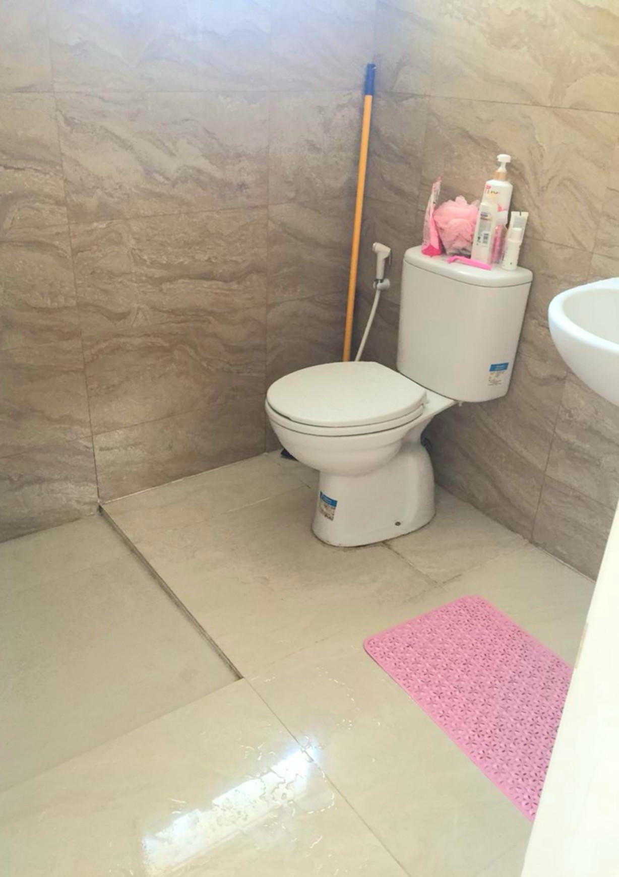 Rumah Cantiq Minimalis di Royal Tajur Residence luas 84 m, harga 950 Jt nego sampai DEAL